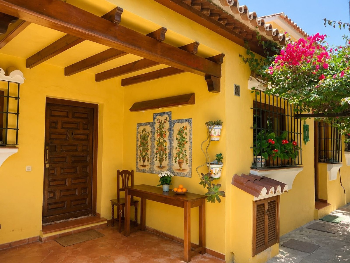 Villa for long term rent in Marbella