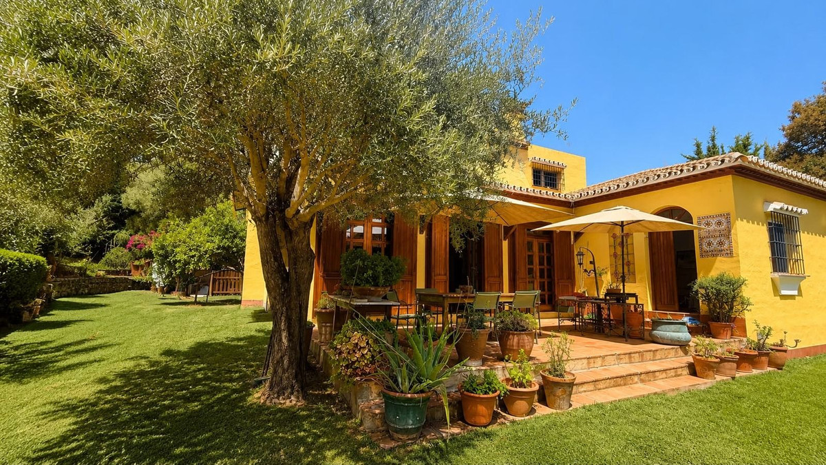 Villa for long term rent in Marbella