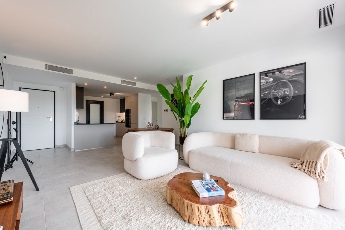 Apartment for rent in Atalaya, Estepona East