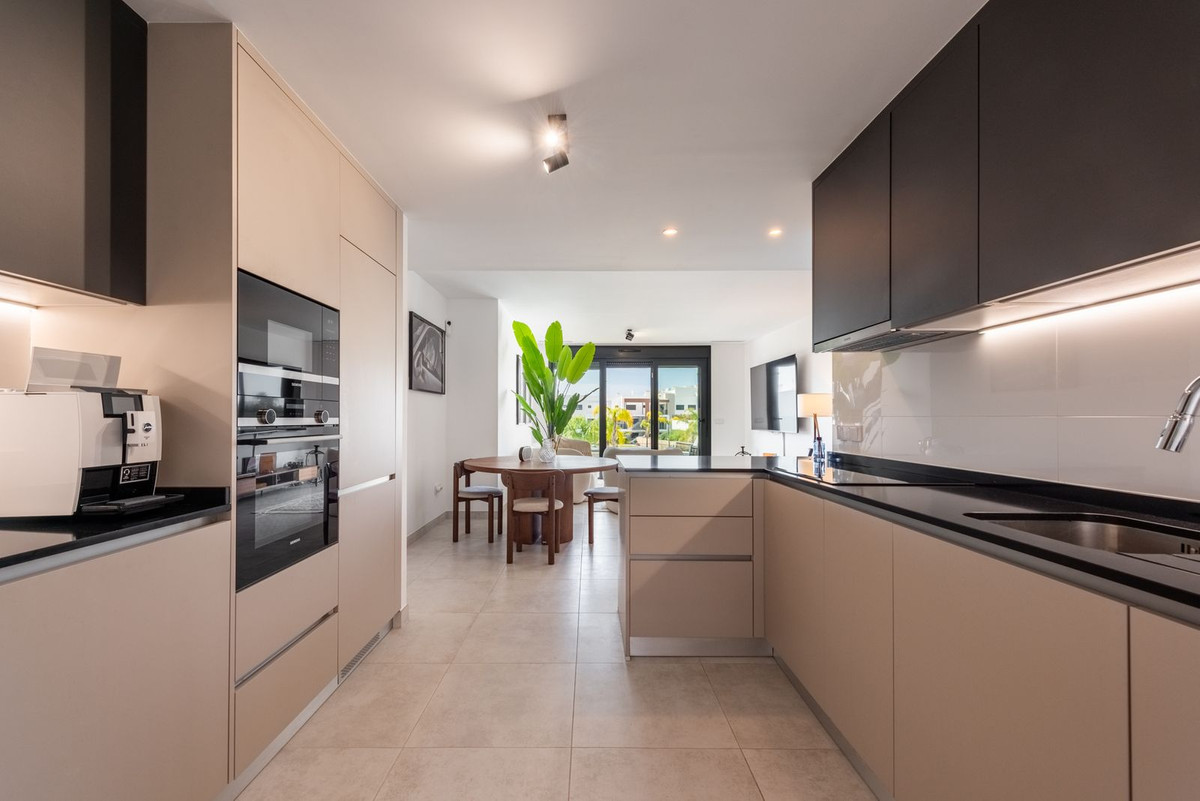 Apartment for rent in Atalaya, Estepona East