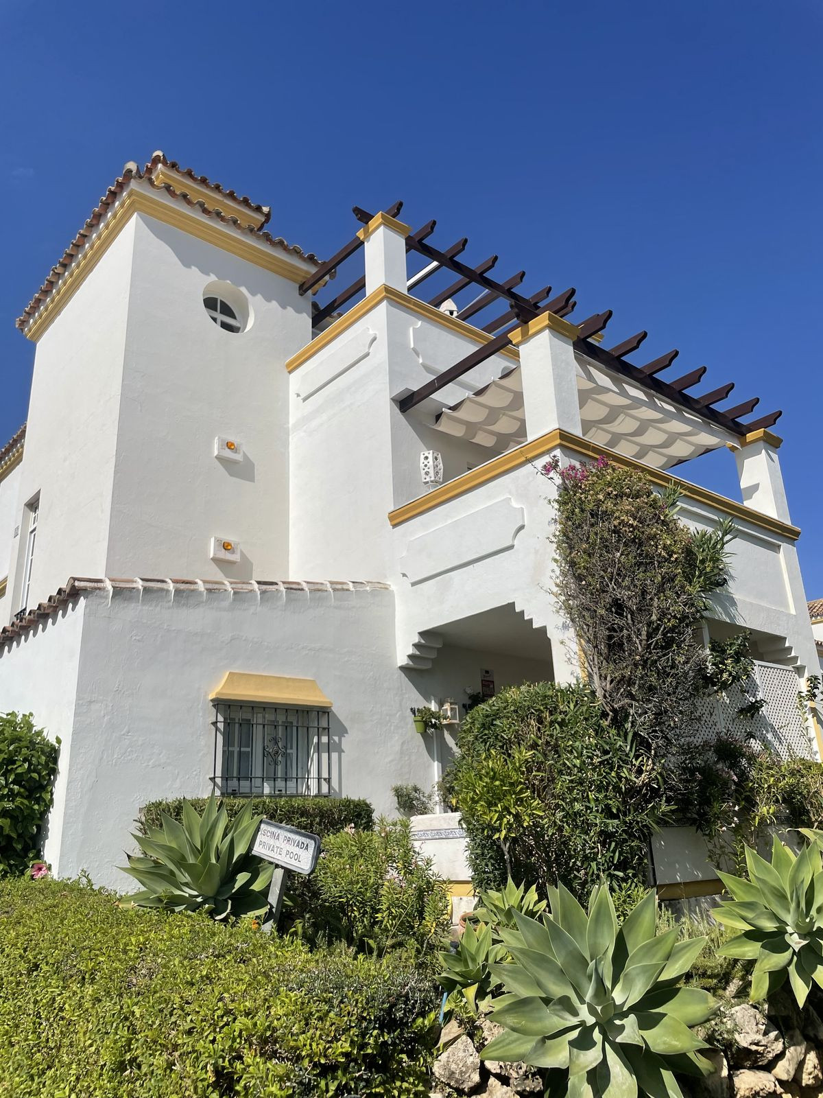 Penthouse for long term rent in Estepona