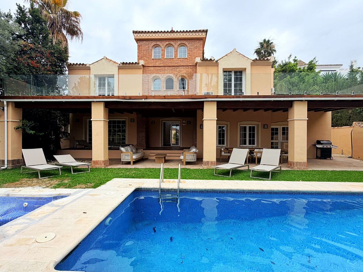 Villa for long term rent in Paraiso Alto, Benahavis