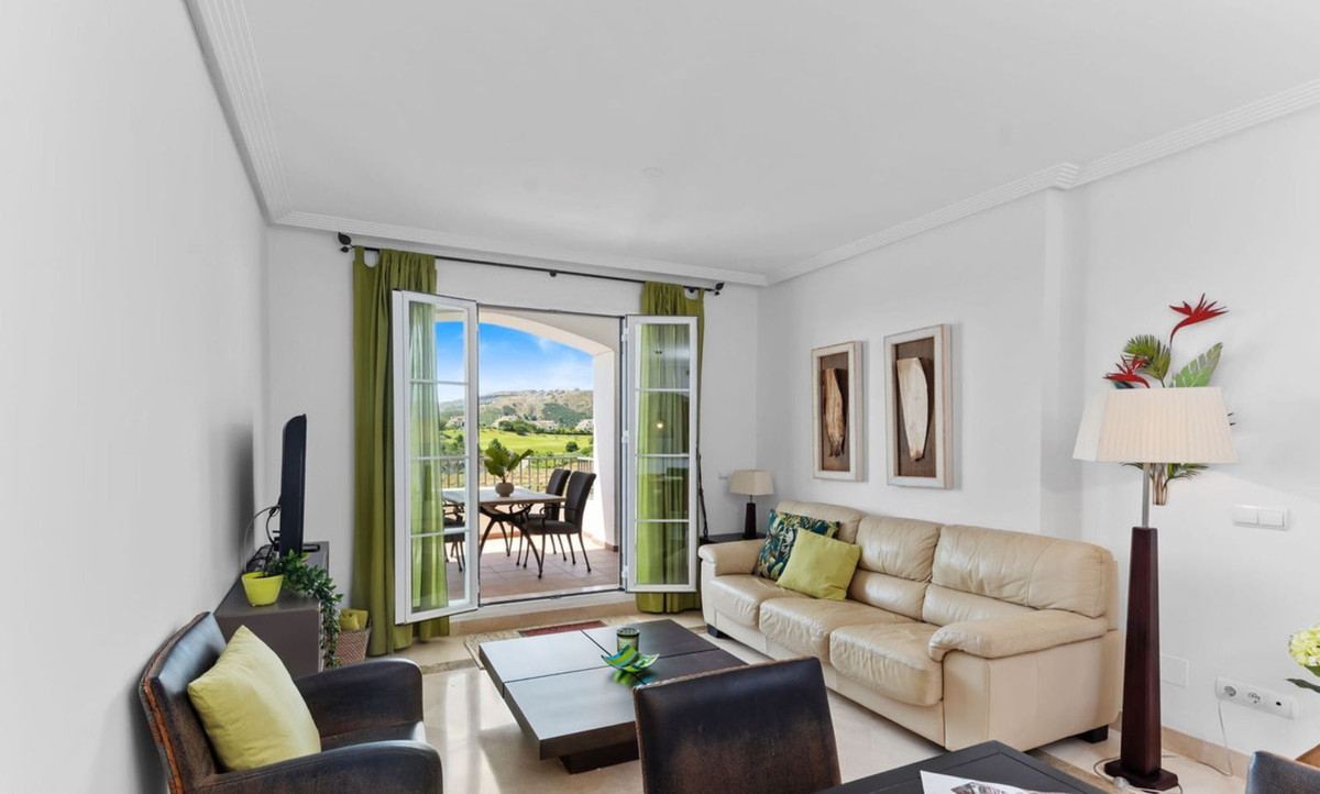 Apartment for long term rent in Los Arqueros, Benahavis