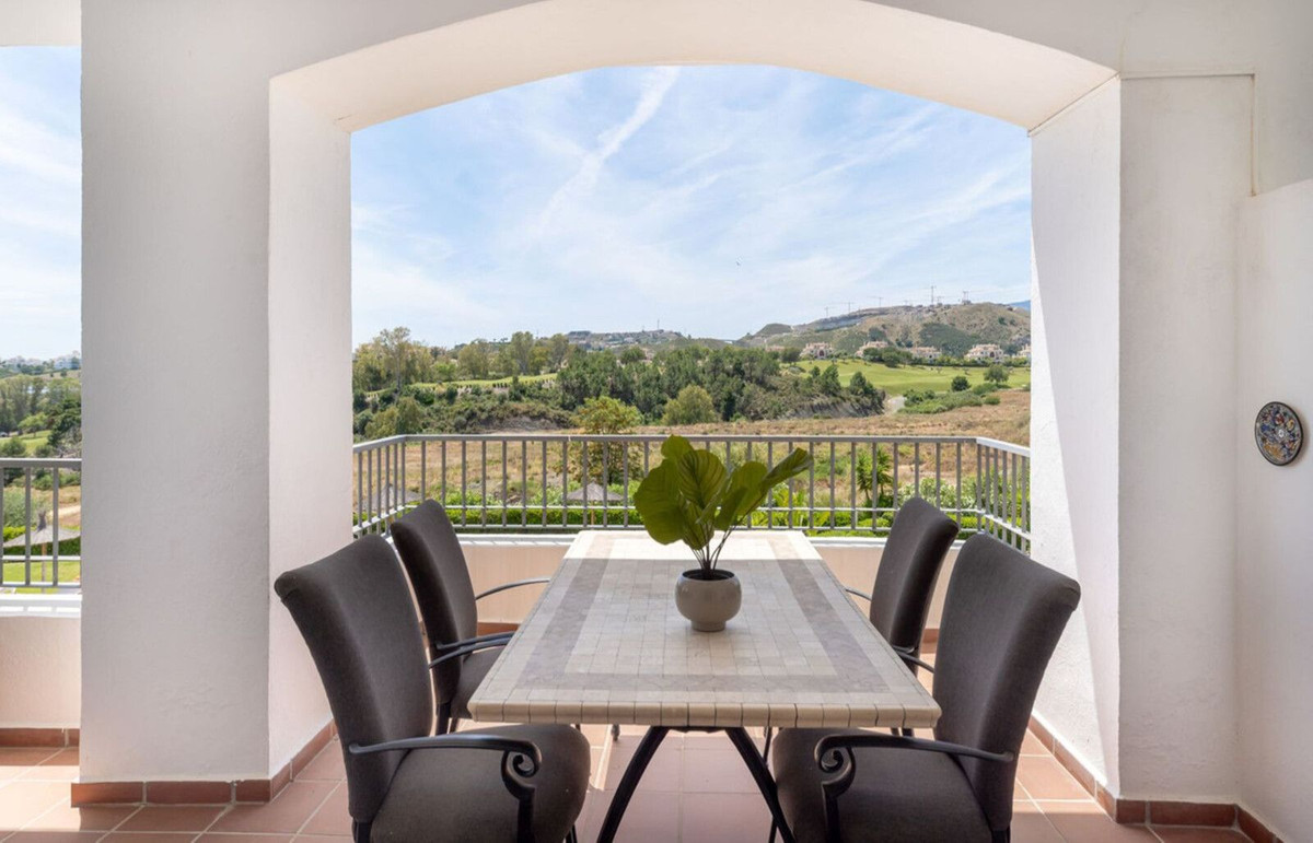 Apartment for long term rent in Los Arqueros, Benahavis