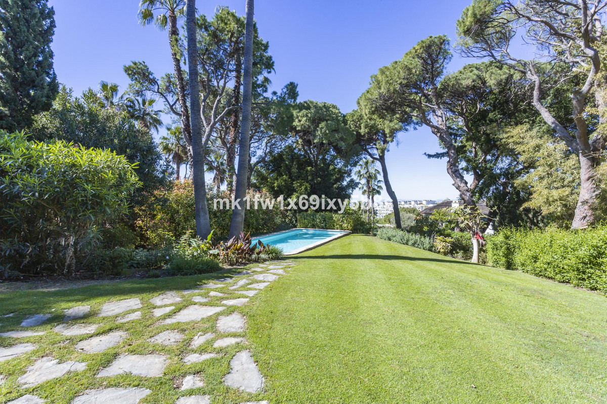 Villa for long term rent in Marbella