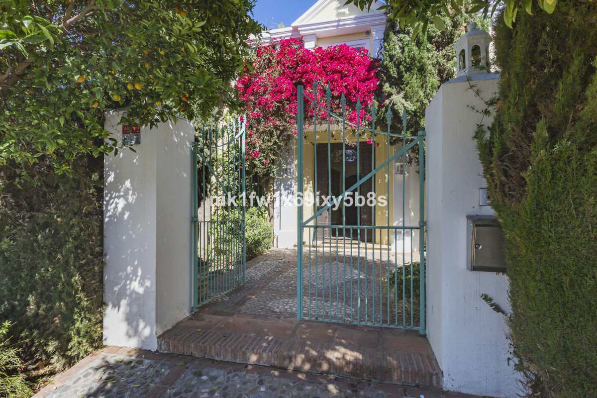 Villa for long term rent in Marbella