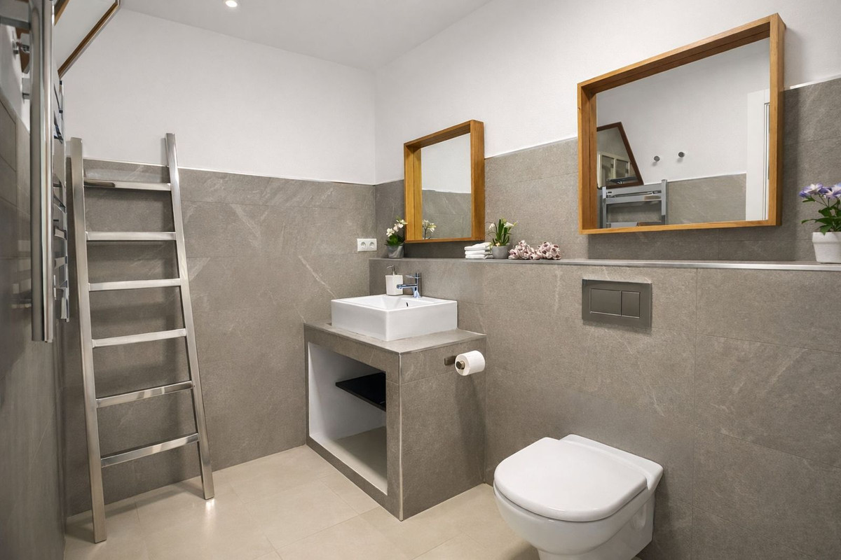 Town House for short term rent in Elviria, Marbella East