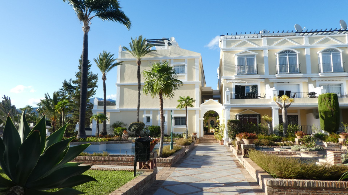 Penthouse for long term rent in Nueva Andalucia, Marbella