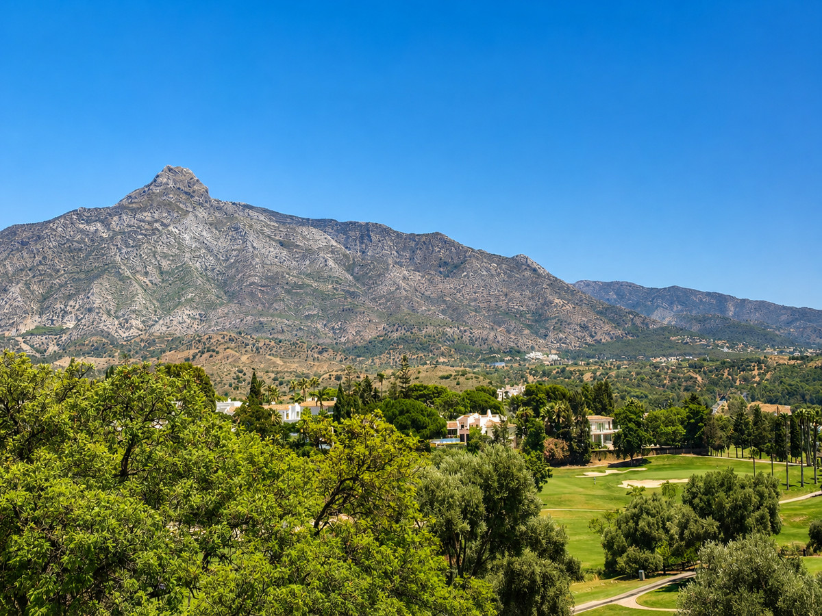 Penthouse for long term rent in Nueva Andalucia, Marbella