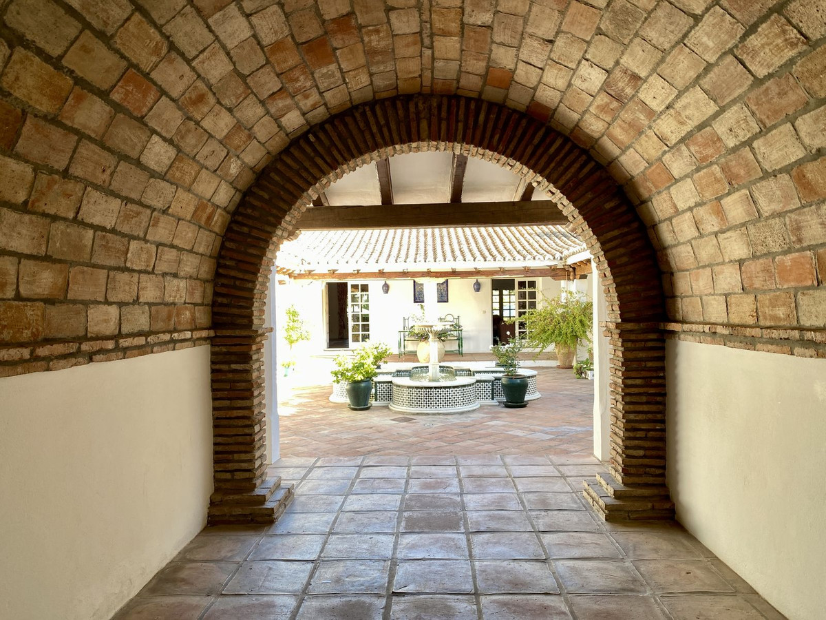 Villa for short term rent in Benahavis