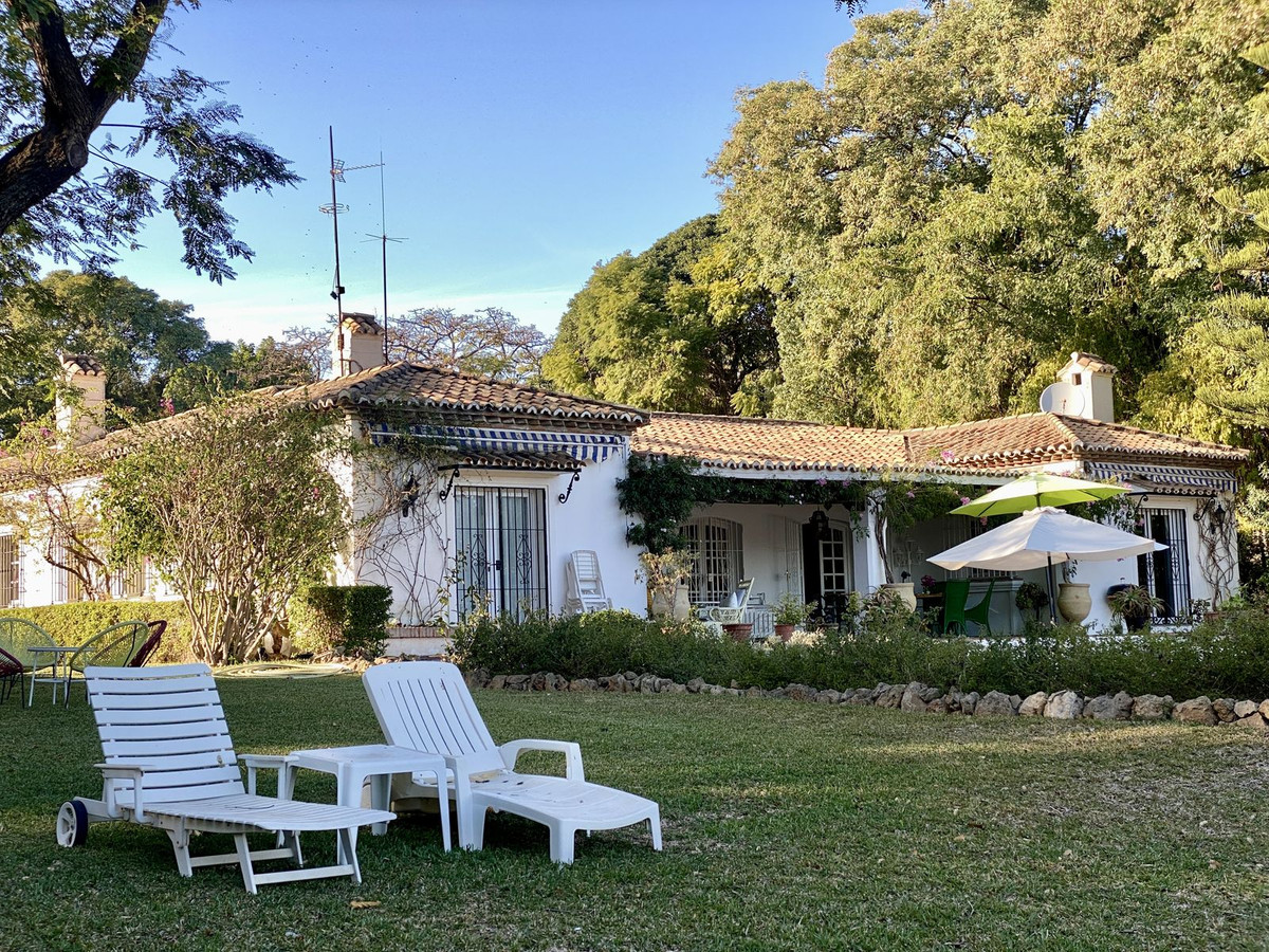 Villa for short term rent in Benahavis