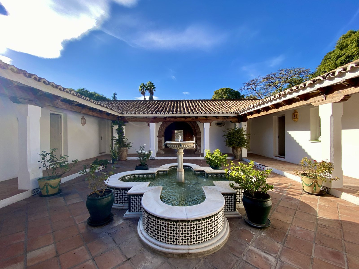 Villa for short term rent in Benahavis