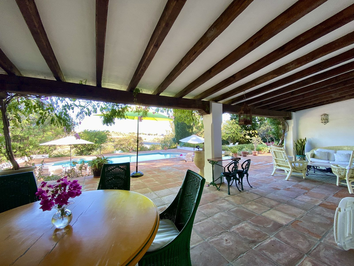 Villa for short term rent in Benahavis