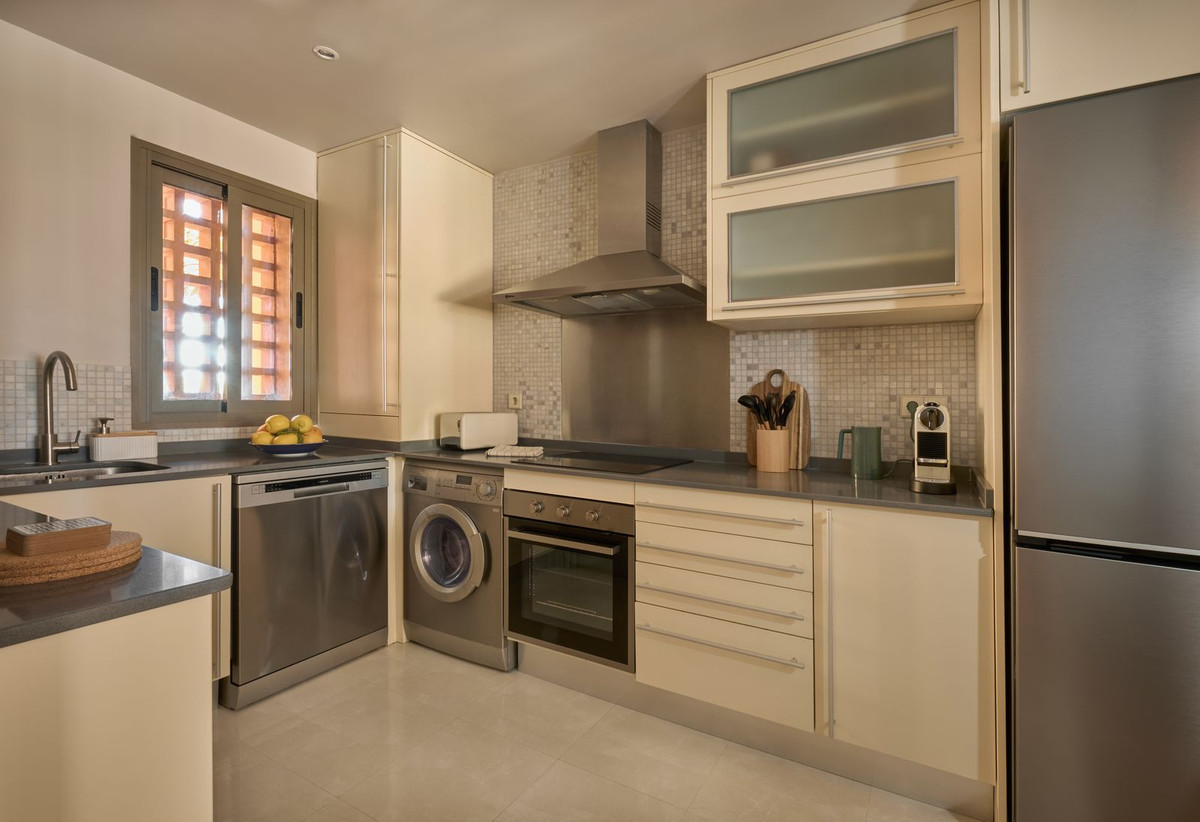 Apartment for rent in Estepona East