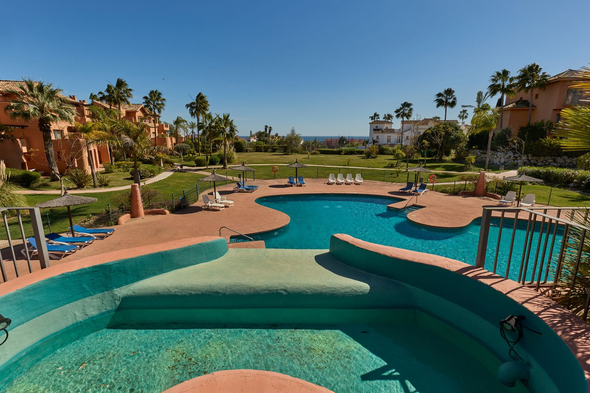 Apartment for rent in Estepona East