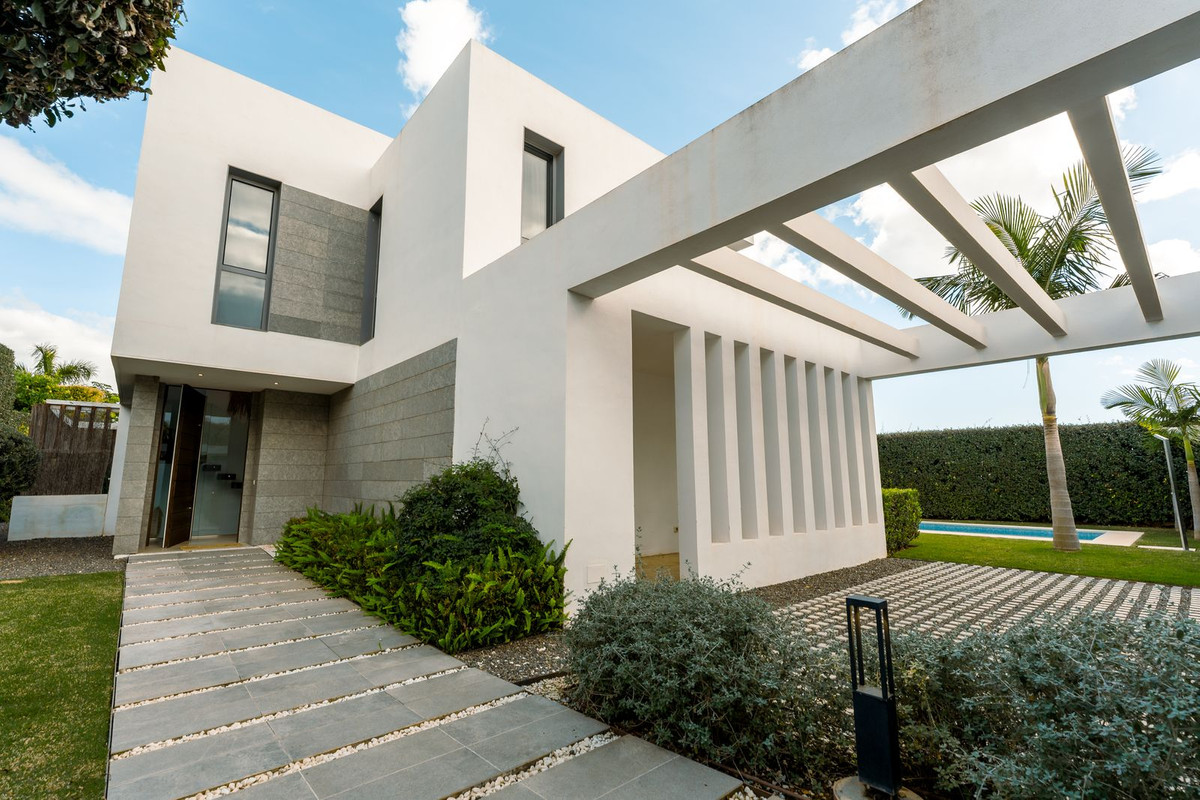 Villa for rent in Cancelada, Estepona East