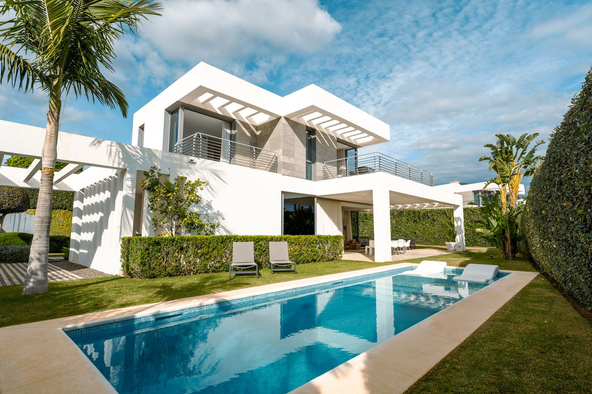 Villa for rent in Cancelada, Estepona East