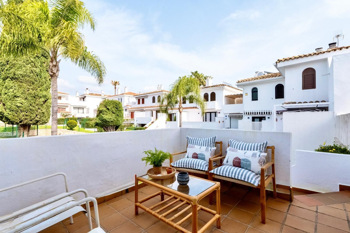 Town House for long term rent in Cancelada, Estepona East