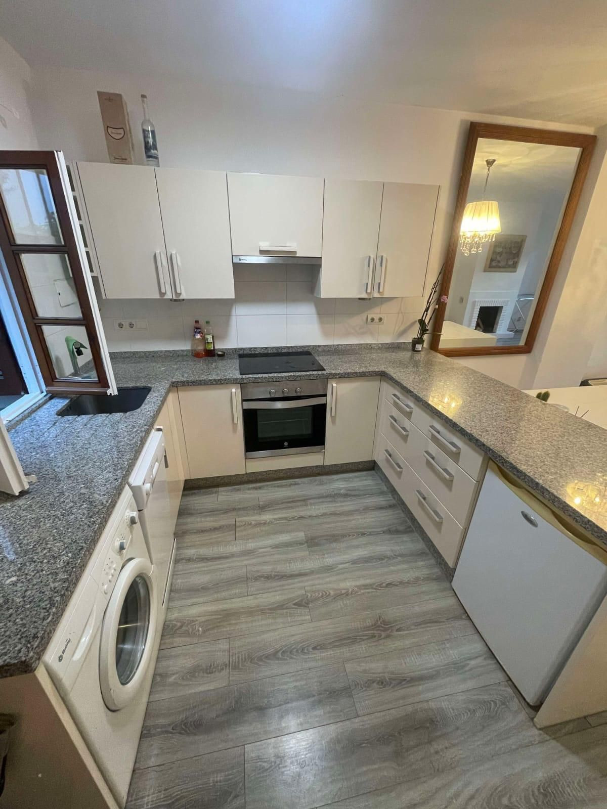Apartment for long term rent in Cancelada, Estepona East