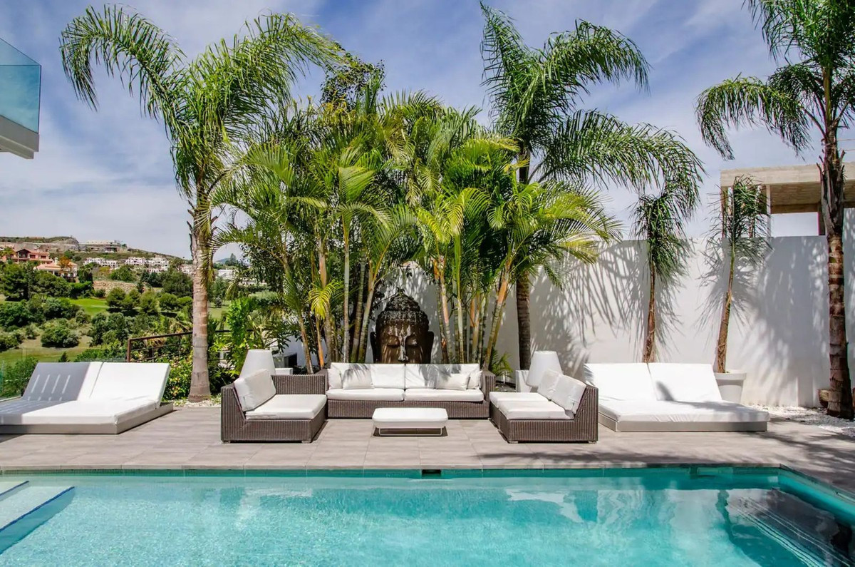 Villa for rent in Benahavis
