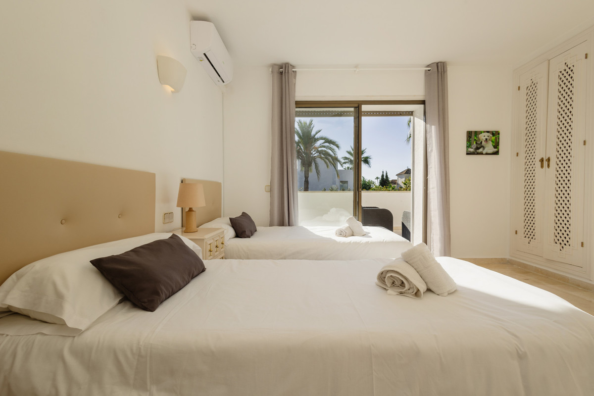 Villa for long term rent in Las Chapas, Marbella East