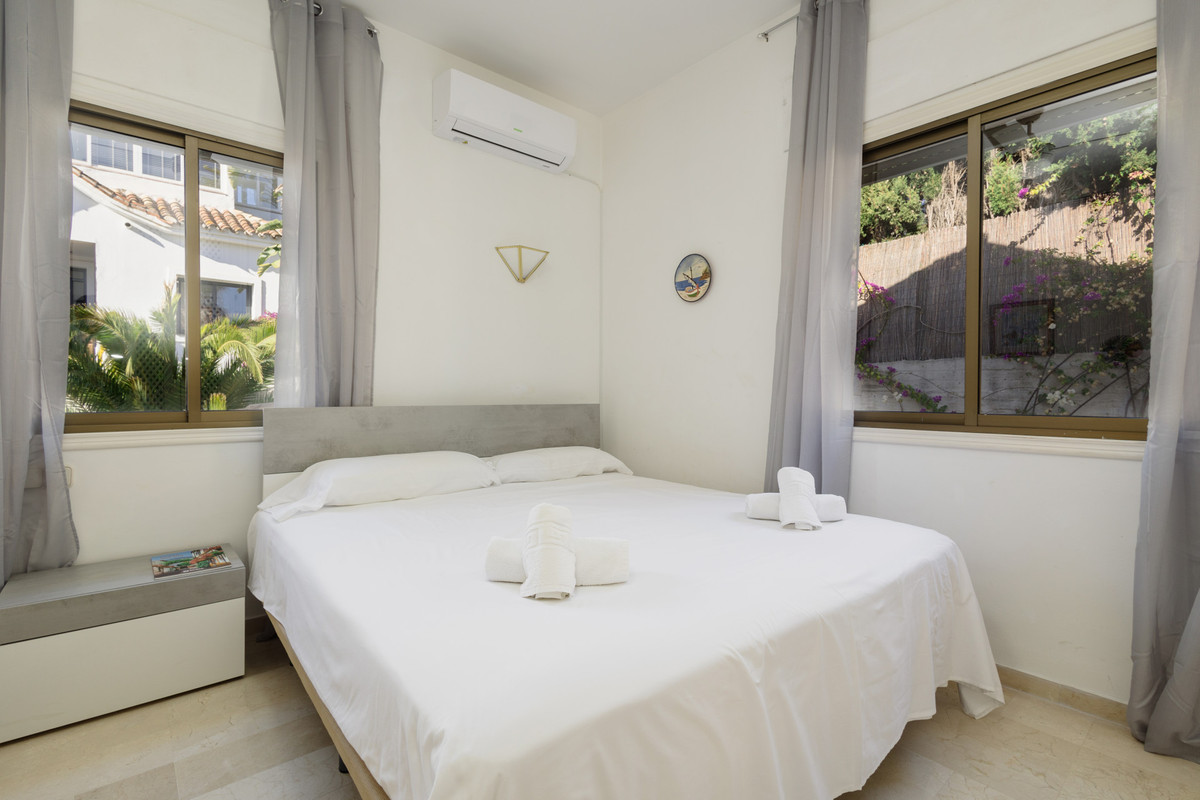 Villa for long term rent in Las Chapas, Marbella East