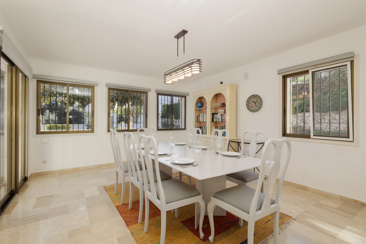 Villa for long term rent in Las Chapas, Marbella East