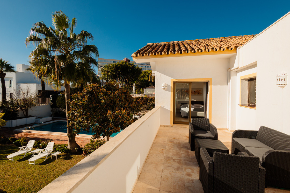 Villa for long term rent in Las Chapas, Marbella East