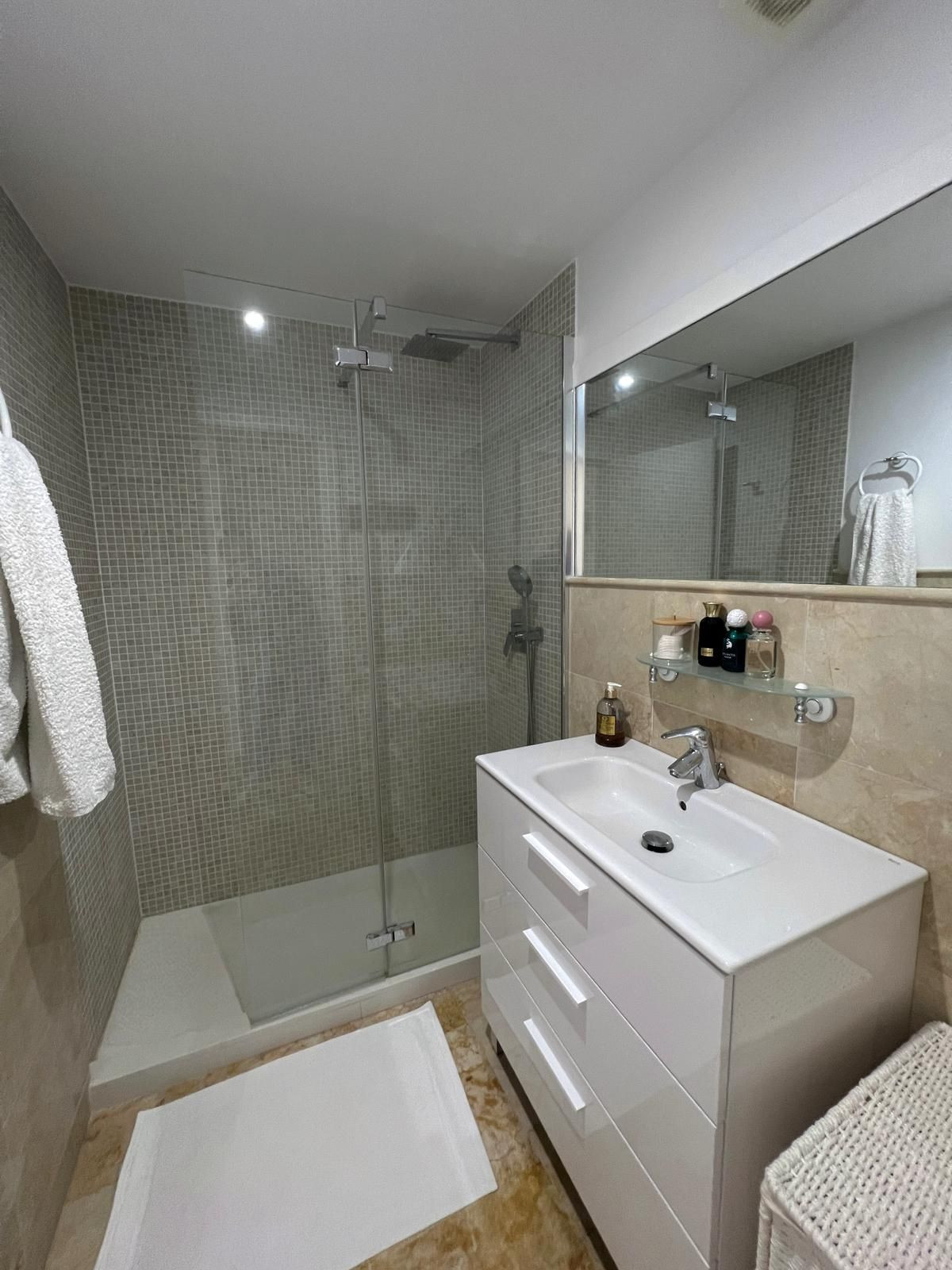 Apartment for long term rent in Los Altos de los Monteros, Marbella East