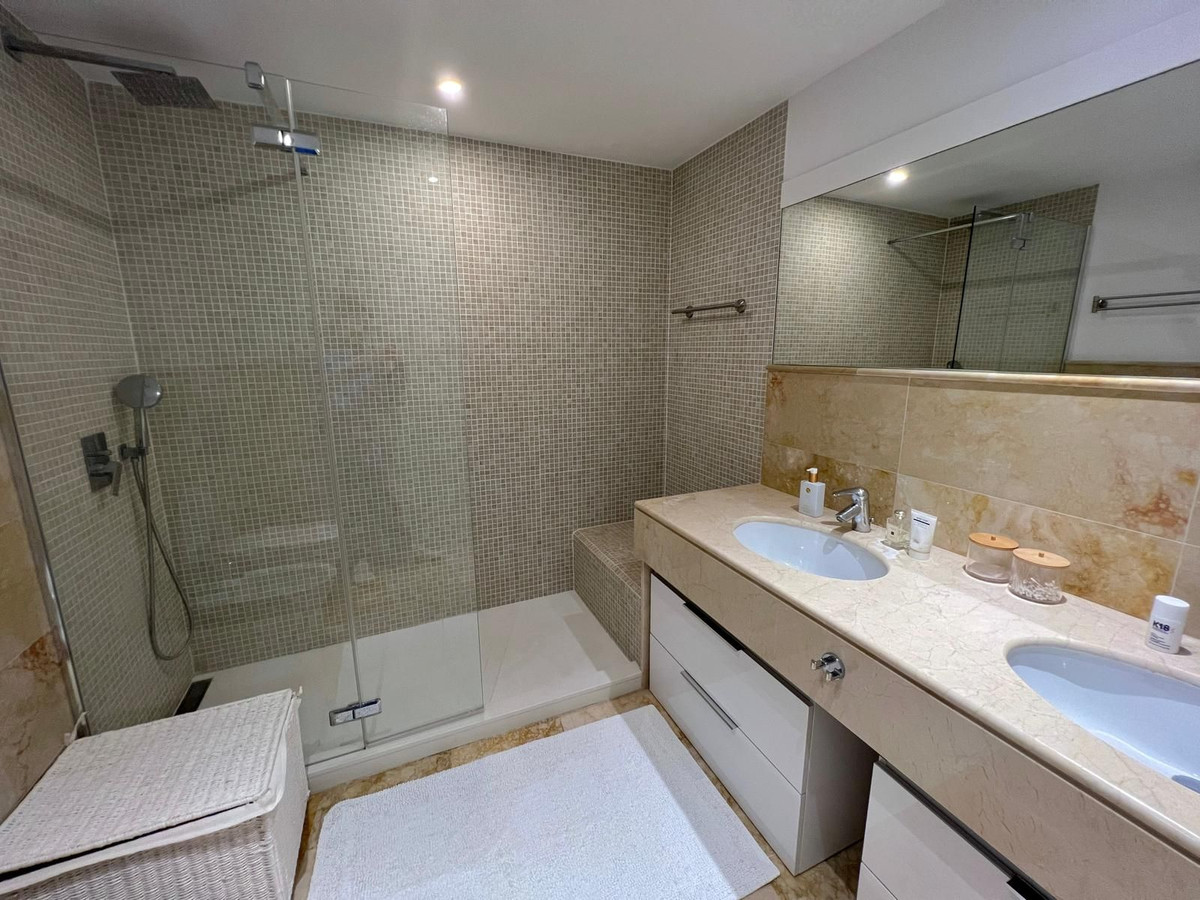Apartment for long term rent in Los Altos de los Monteros, Marbella East
