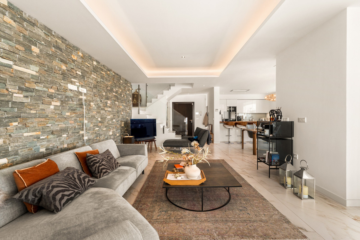 Villa for short term rent in Estepona East