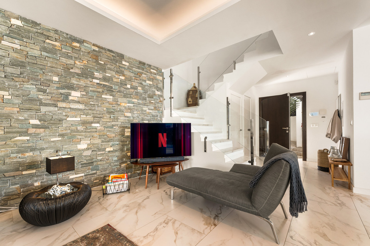 Villa for short term rent in Estepona East