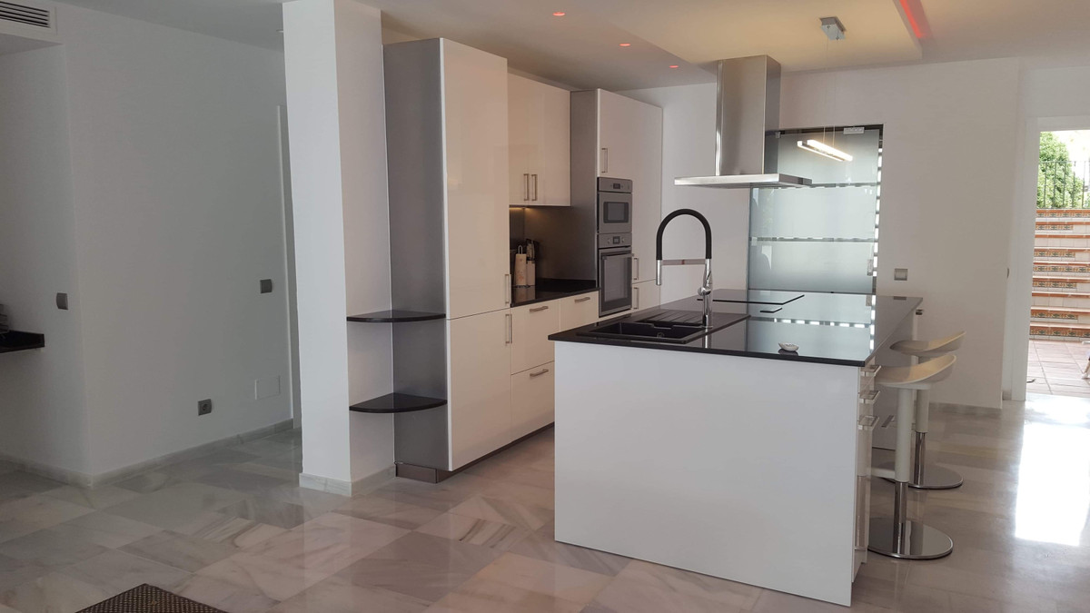 Ground Floor Apartment for rent in Estepona East
