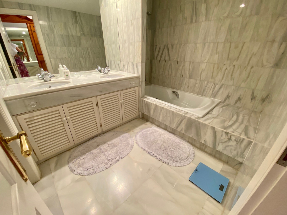 Penthouse for short term rent in Estepona