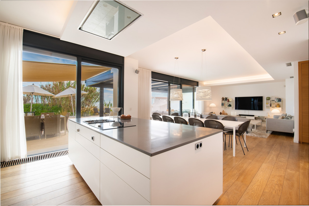 Villa for rent in Costabella, Marbella East