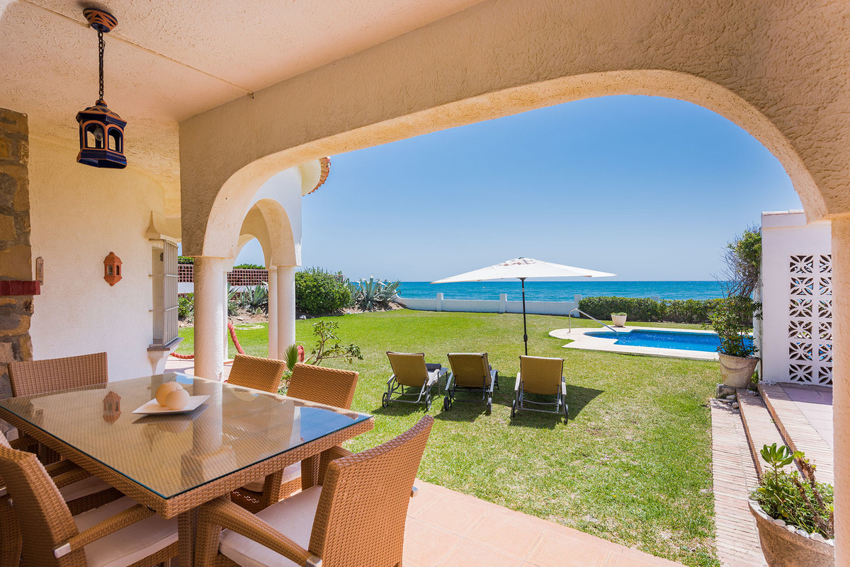 Villa for rent in Marbesa, Marbella East