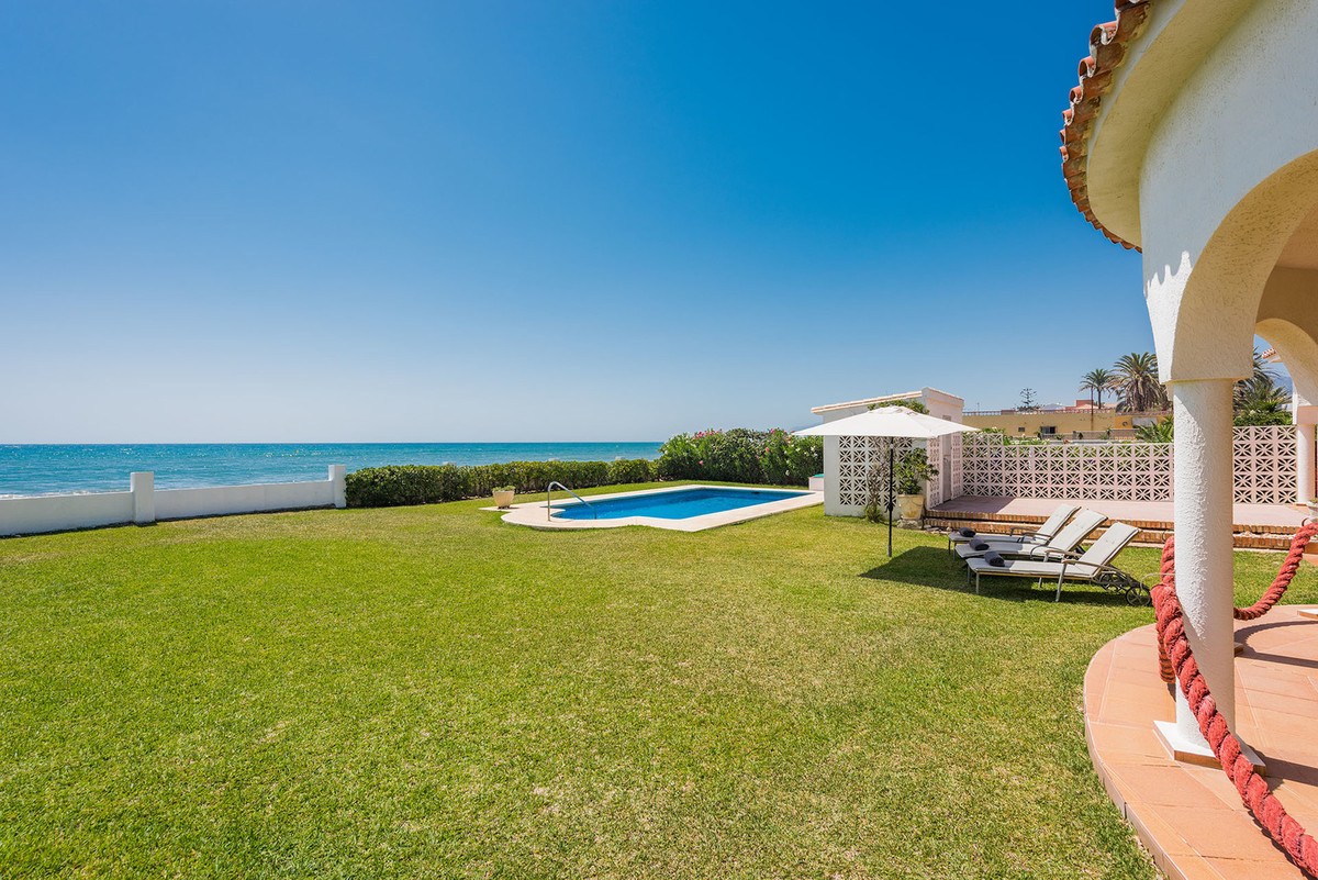 Villa for rent in Marbesa, Marbella East