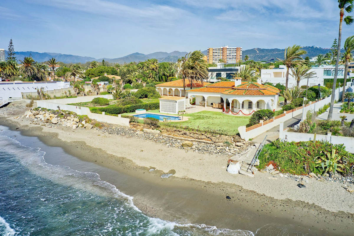 Villa for rent in Marbesa, Marbella East