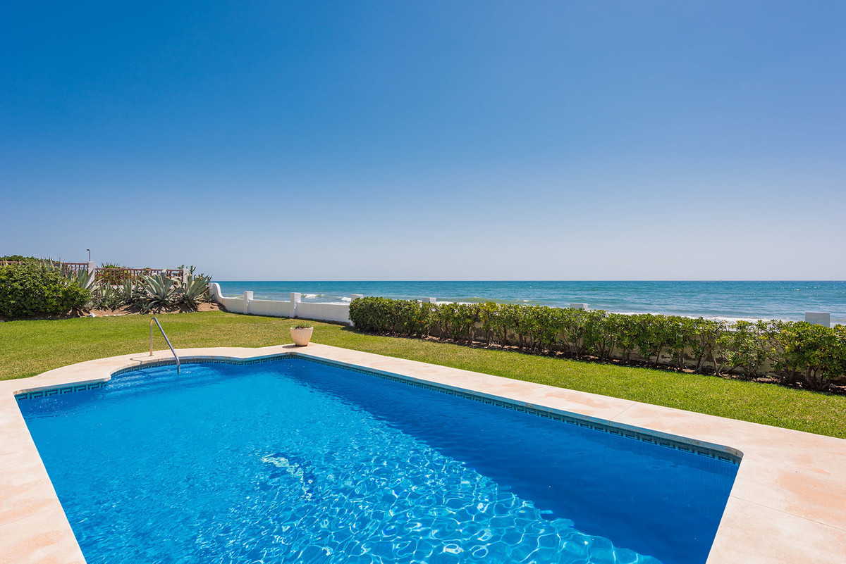 Villa for rent in Marbesa, Marbella East