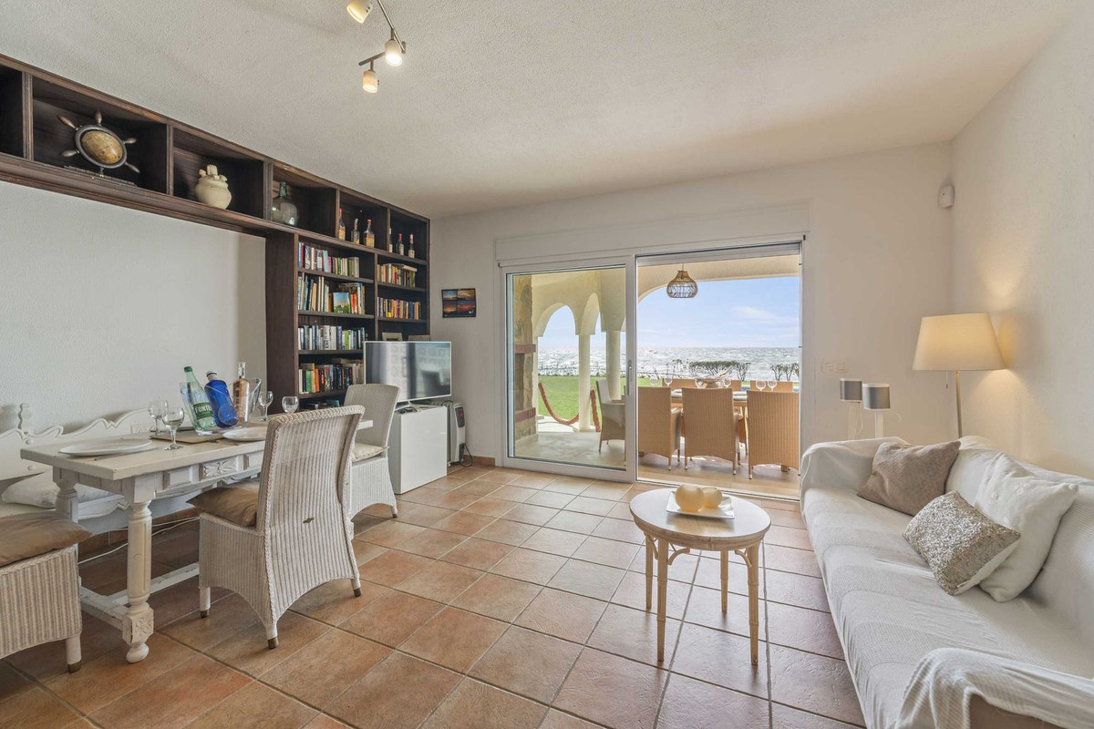 Villa for rent in Marbesa, Marbella East
