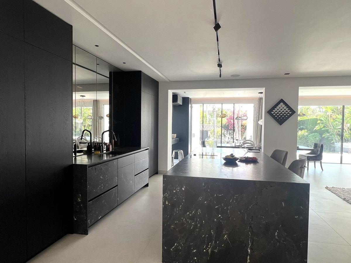 Villa for short term rent in Nueva Andalucia, Marbella