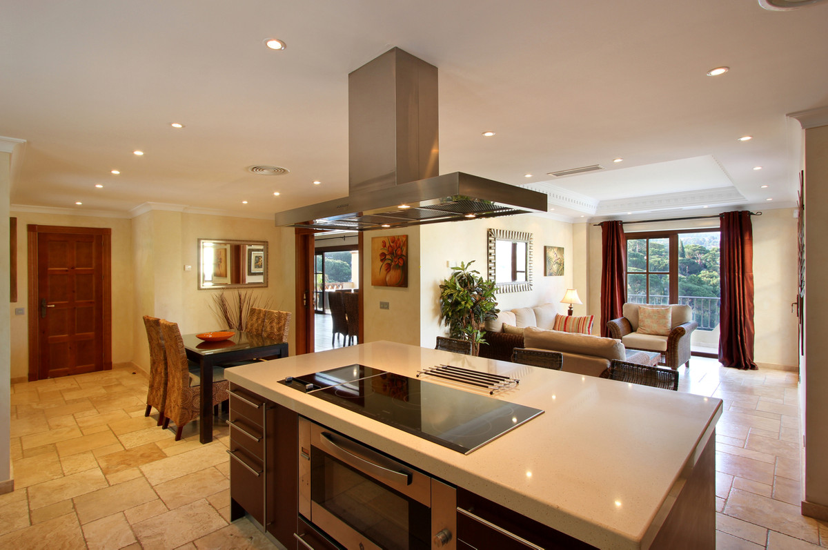 Villa for short term rent in El Madroñal, Benahavis