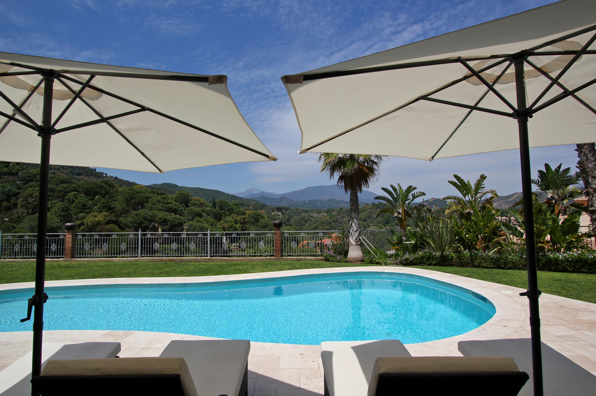 Villa for short term rent in El Madroñal, Benahavis