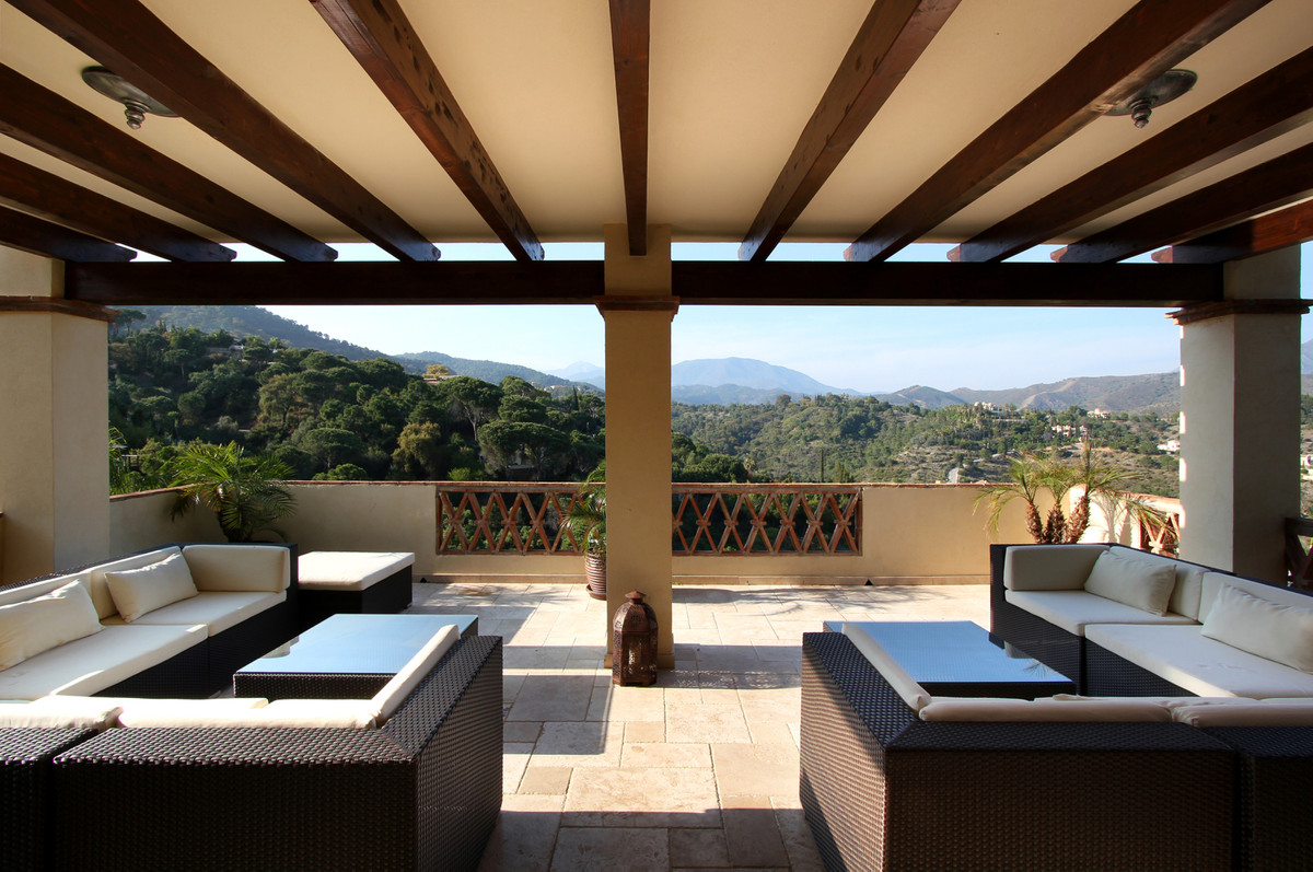 Villa for short term rent in El Madroñal, Benahavis