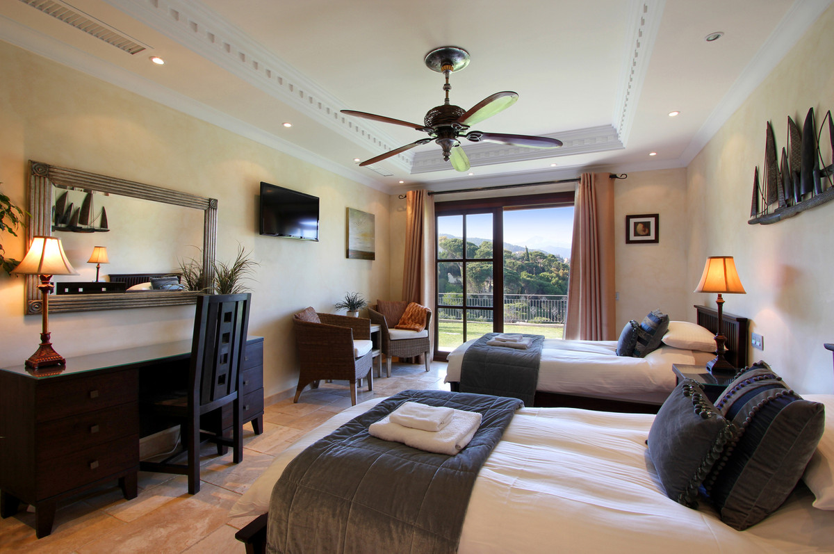 Villa for short term rent in El Madroñal, Benahavis