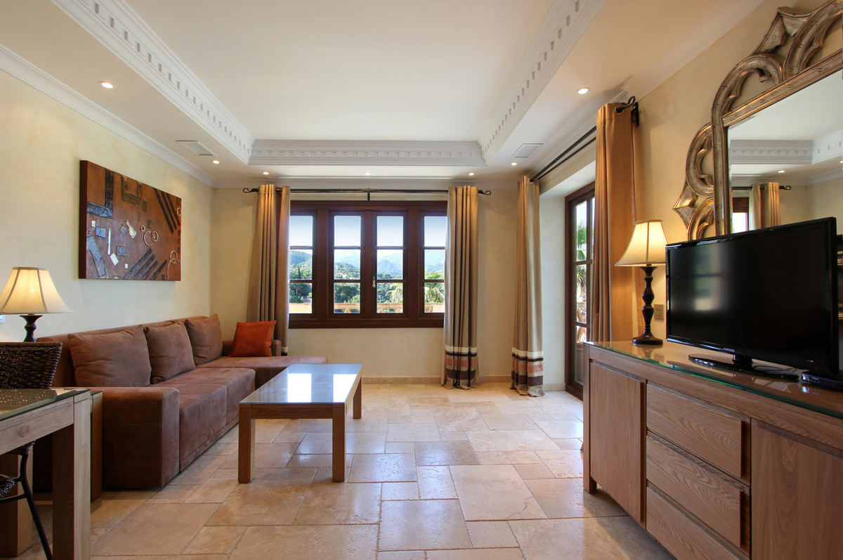 Villa for short term rent in El Madroñal, Benahavis