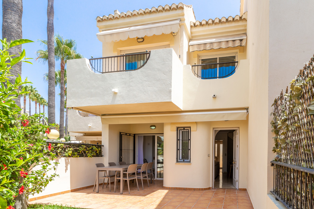 Town House for short term rent in El Rosario, Marbella East