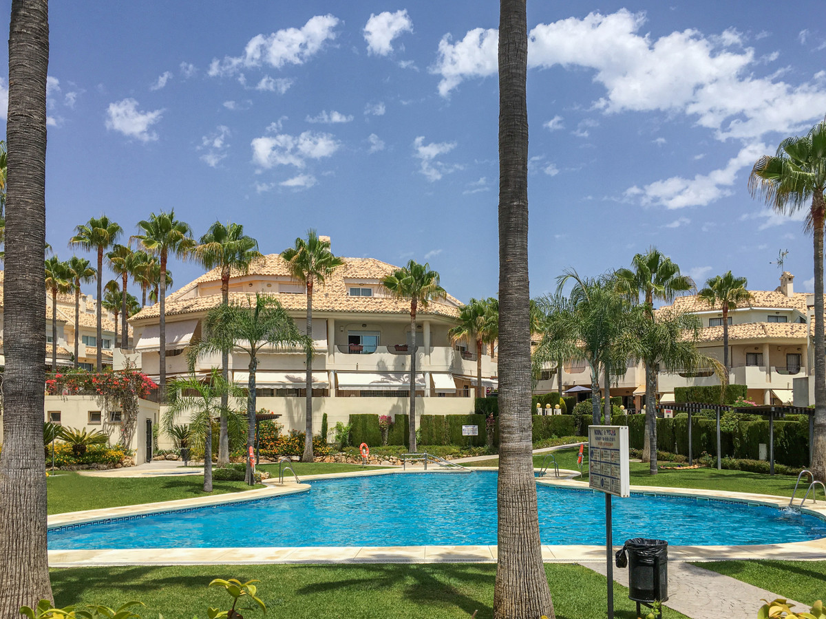 Town House for short term rent in El Rosario, Marbella East