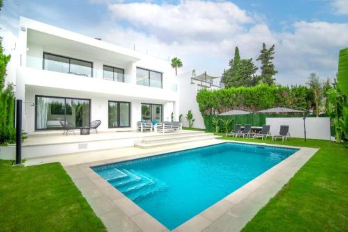 Villa en alquiler en Guadalmina Alta, San Pedro de Alcantara