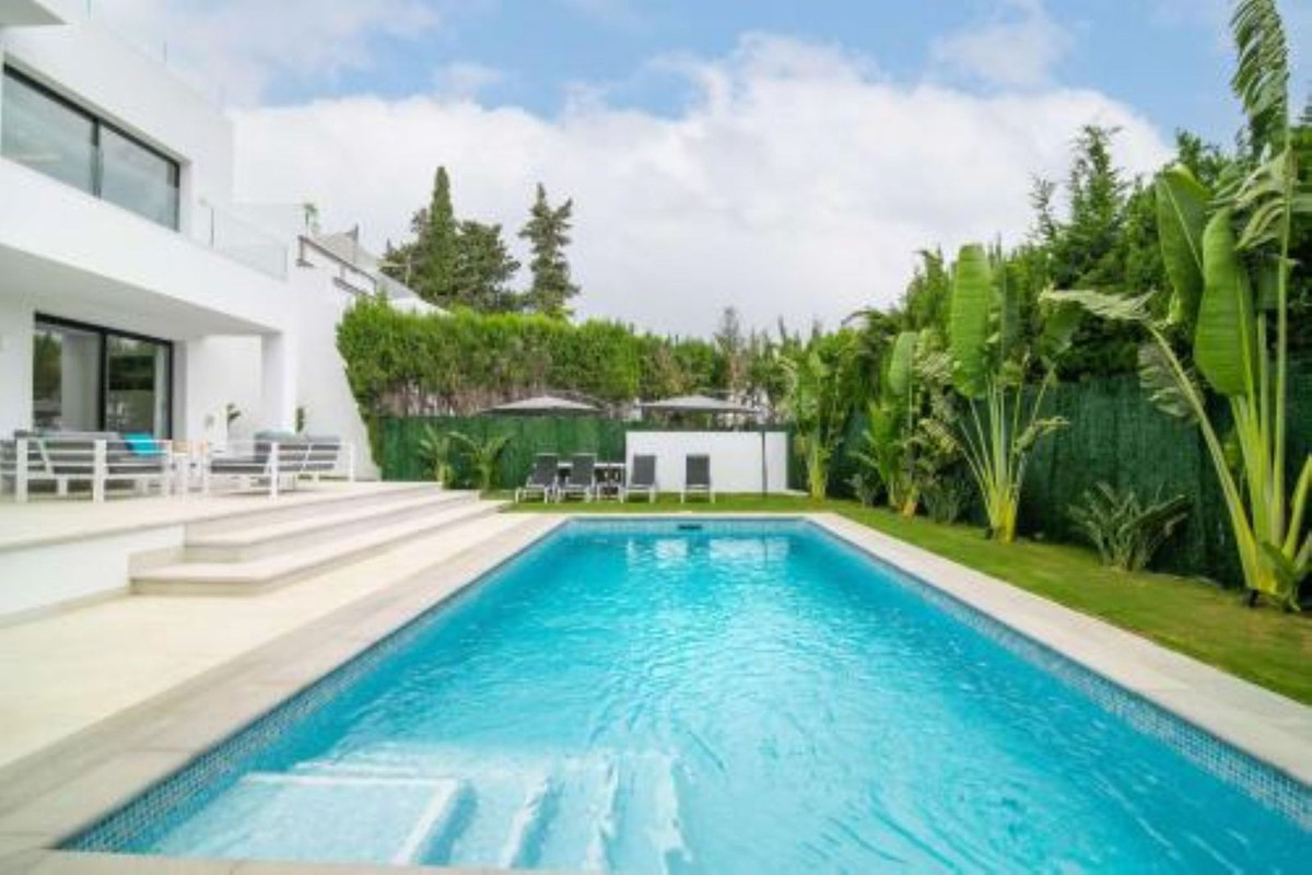 Villa en alquiler en Guadalmina Alta, San Pedro de Alcantara
